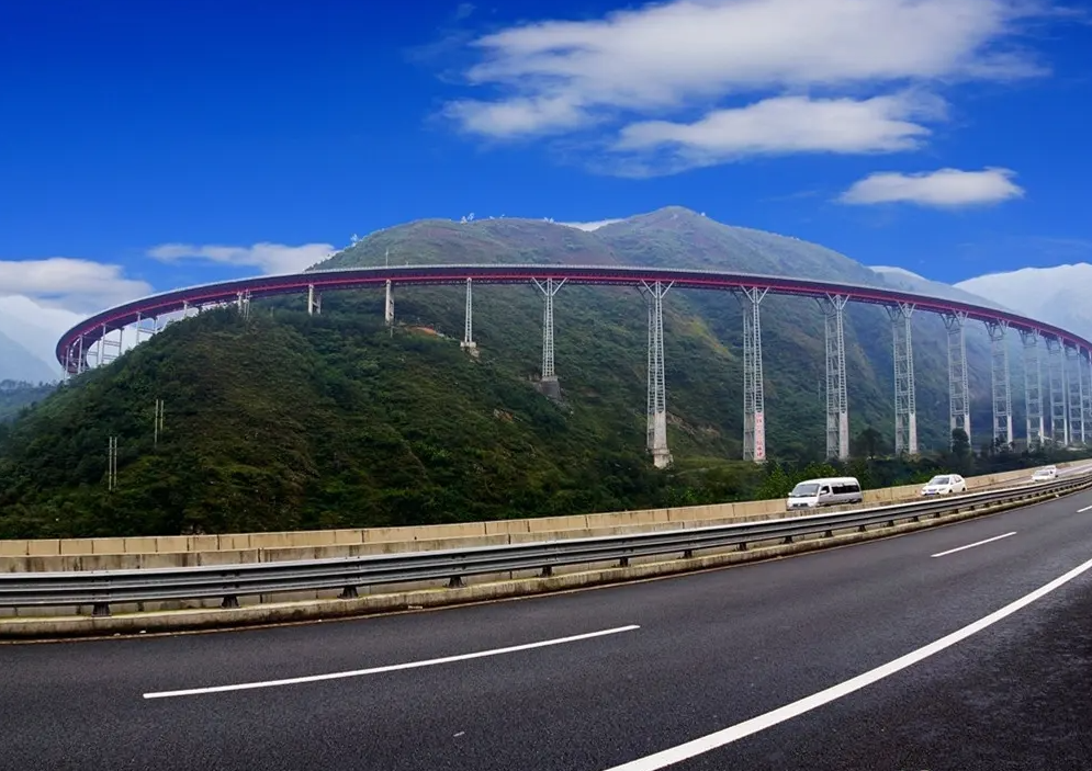 中国首个双螺旋隧道，10公里只需10分钟，每公里造价高达1个亿