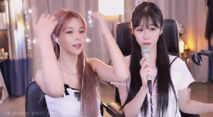 |“舞蹈一姐”时隔两年重现斗鱼！某神豪给呆妹发百万现金图！呆妹：我不差钱！