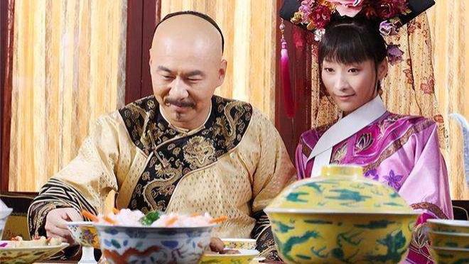 还珠格格|还珠格格饭菜是假的，家有儿女也是假的，这部剧虽然剧组穷，饭菜却是真的