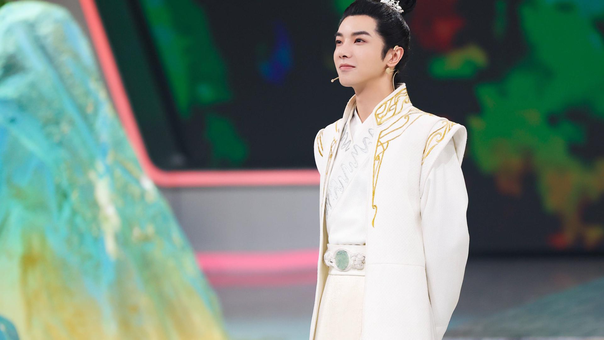 王牌对王牌|王牌对王牌首播获赞，歌王华晨宇古装造型唱烟花易冷，画面感满分