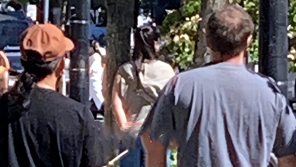 王祖贤|王祖贤温哥华购物被偶遇！身材苗条不像55岁，被夸声音软糯很温柔