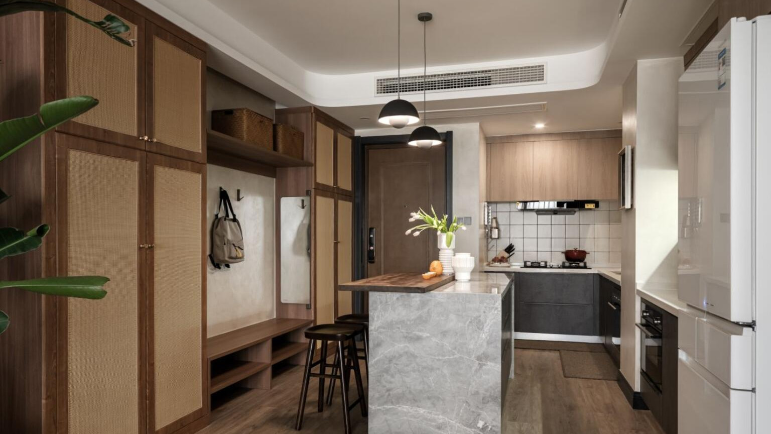 越来越多人喜欢把餐桌摆在客厅，只有尝试过，才知道有多实用