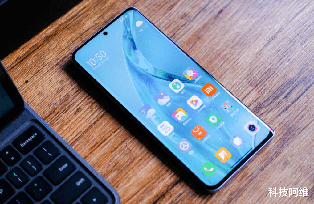 小米科技|小米12降至“新低价”，累计下跌1000元，从高端市场跌至中端市场