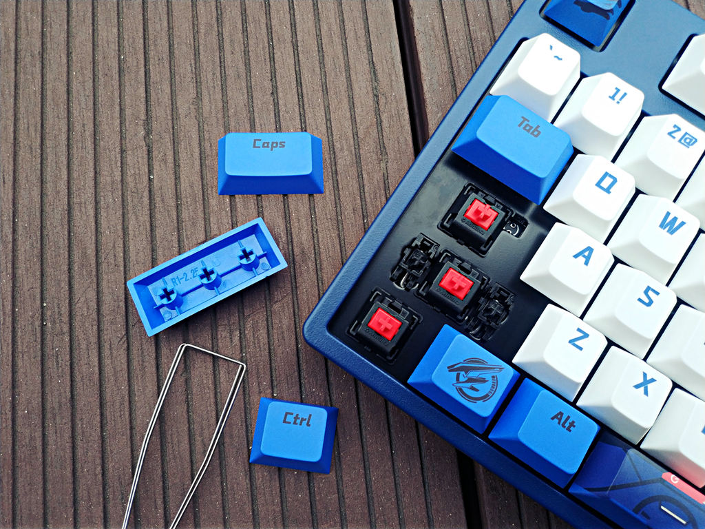 黑鲨5|帅气，好用：ikbc高达自由无线2.4Gcherry红轴