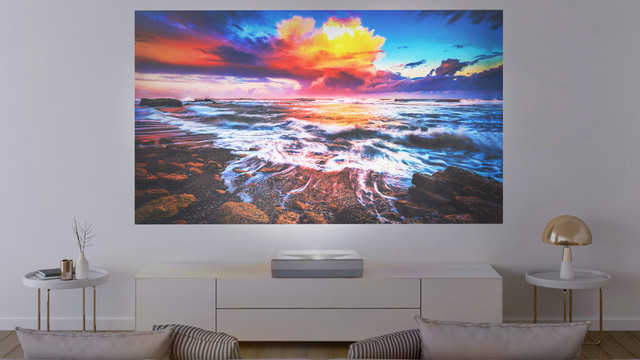 投影仪|灵映：客厅打算放100寸的大屏幕，激光电视和投影仪哪个更合适？