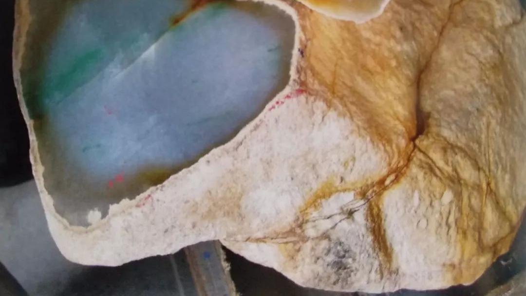 翡翠|【老帅翡翠】：翡翠赌石 ┃ 不弄清楚“皮、雾、肉”，怎么捡漏？