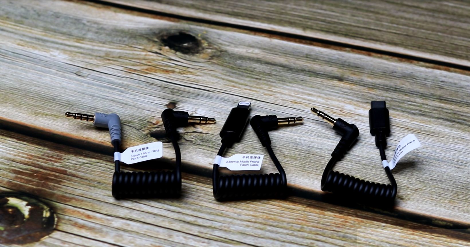 耳机|小到离谱！跟耳机一样大小的无线领夹麦体验会好吗？