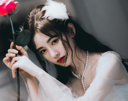 黑莲花攻略手册|鞠婧祎暂不演《黑莲花攻略手册》了，新来主角还是差那么点意思