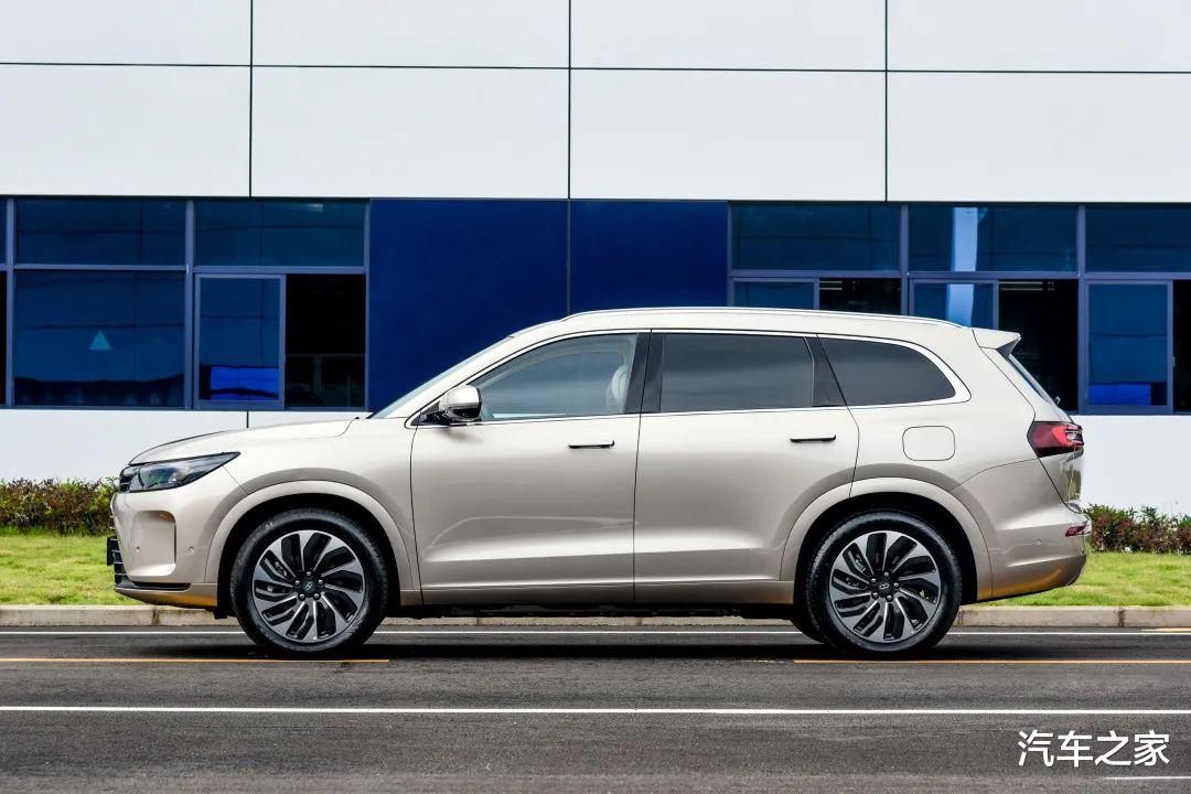 三十来万,车长超5米+6座!这款“华为车”奶爸必备?