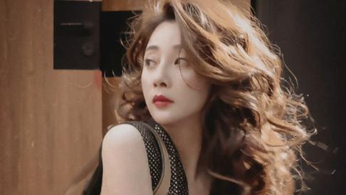 殷桃|殷桃美图引热议，高颜值完美身材令人羡慕，这是42岁的身材？