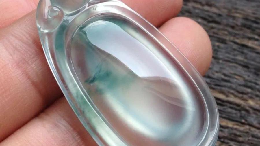 翡翠|翠友6万买只翡翠飘花手镯，老板称价值翻倍，没想到如今估价6千