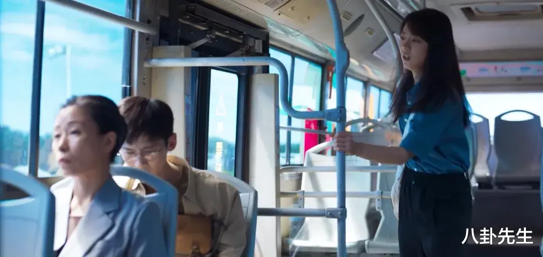 《开端》原来是这样拍出来的？公交车外全是屏幕，为真实烧三辆车