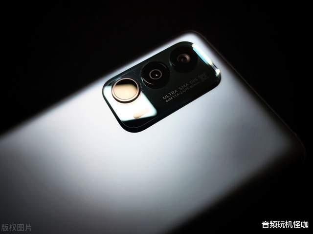 小米科技|旗舰手机外观逐渐洗牌,虽然整体呈激进现象,但却逃不过规律