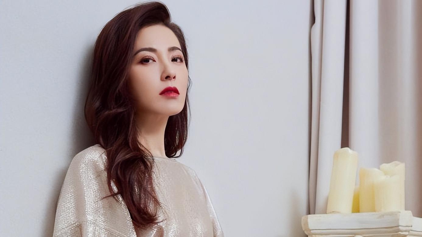 曾黎|曾黎事业稳定，将生活过成了一首诗，46岁的她，感情却没有着落