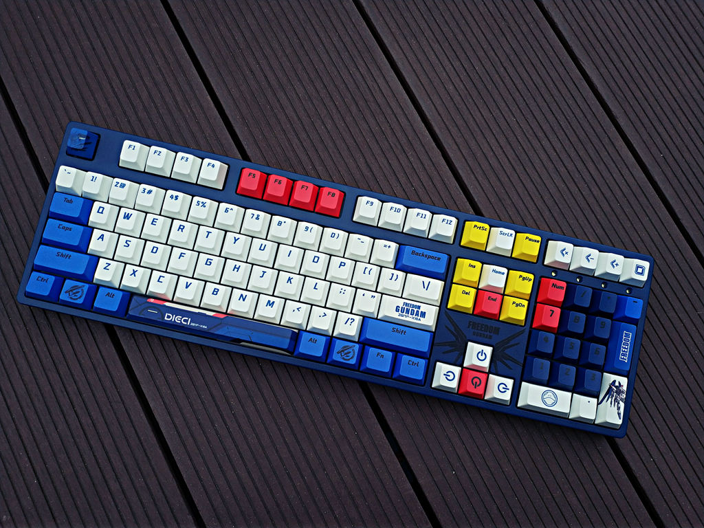 黑鲨5|帅气，好用：ikbc高达自由无线2.4Gcherry红轴