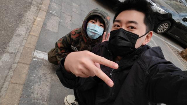 爱子公主|德云社大哥冯照洋晒合影照，杨鹤通在线评论，粉丝：又被“怼”了