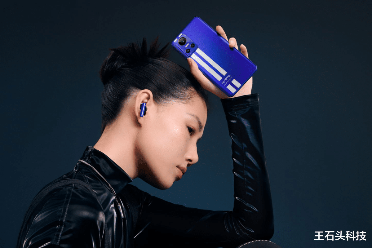 |天玑8100+80W快充,真我拿下销量“第二名”,价格仅2099元!