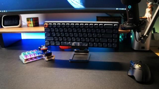 机器人|可柔可刚-洛斐“小翘”暗夜黑机械键盘-慢漫蔓MAN测评