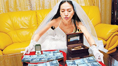 许纯美|她曾想包养黎明周润发, 掌掴张韶涵十多下, 多次出轨被老公抓