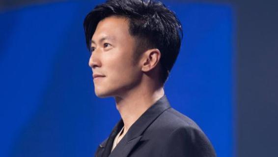 谢霆锋|谢霆锋拍戏有多拼？一只形如枯爪，还满带伤痕的手就是最好证明！