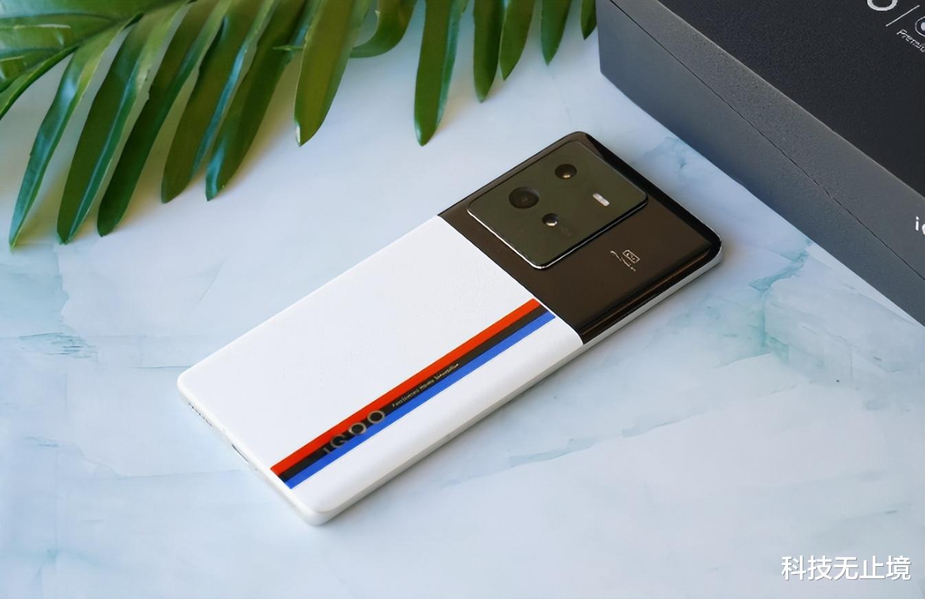 ios15|拒绝当大冤种，目前这4款手机最值得考虑，用三五年不成问题