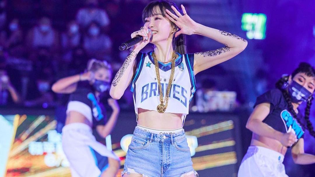 谢金燕|别说不科学！谢金燕少女外貌+腹肌，多项冻龄法则超自律