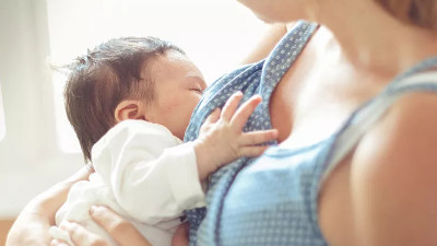 小区微信群里哺乳妈妈想要送出多余的母乳，连送一周后发现喝母乳的竟然是个大男人