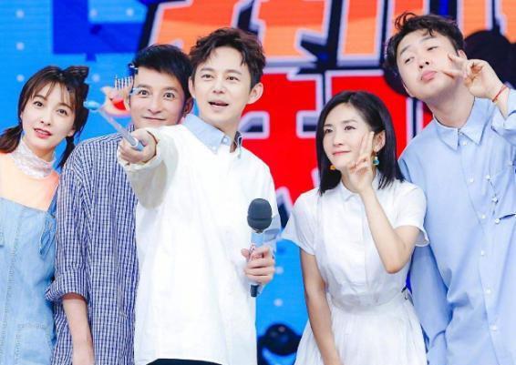 吴昕|吴昕首回应快乐家族解散，情绪暴露五人私下关系，在线吐槽大张伟