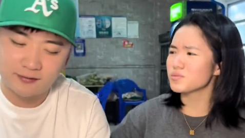 李连杰|崔晋带家人看望UU爷奶，东西装满后备箱，网友：大孙子泪目了