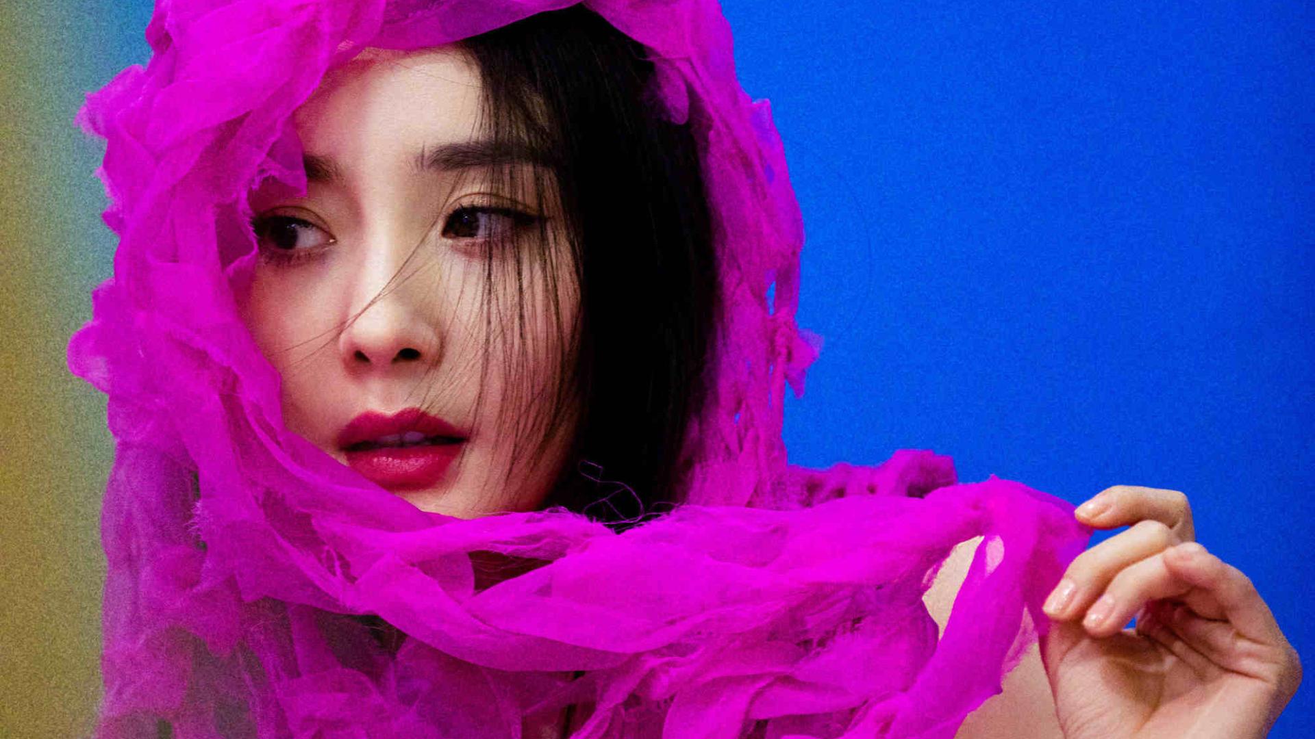 宋佳|?宋佳和杨幂撞衫！一个氛围感十足一个充满意境，表现意外的是她