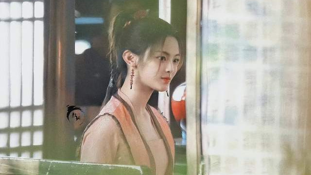 杨超越|杨超越最新造型粉嫩迷人