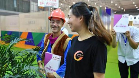 |52岁“光头强”名气不在，与小娇妻已离婚，手里20块钱都不到