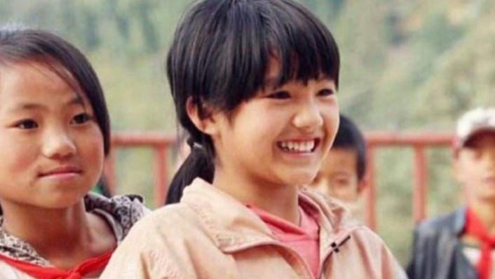 李勒优|《变形计》李勒优住进新家，哥哥崔晋花式宠妹，买7套衣服6双鞋