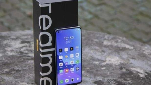 折叠屏|真我进行“降维打击”，骁龙888+65W降至1699元，红米顶得住吗？