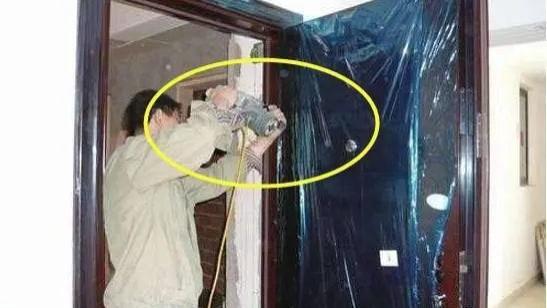 防盗门要不要灌浆？老师傅家里都这么做，后悔我家装早了！