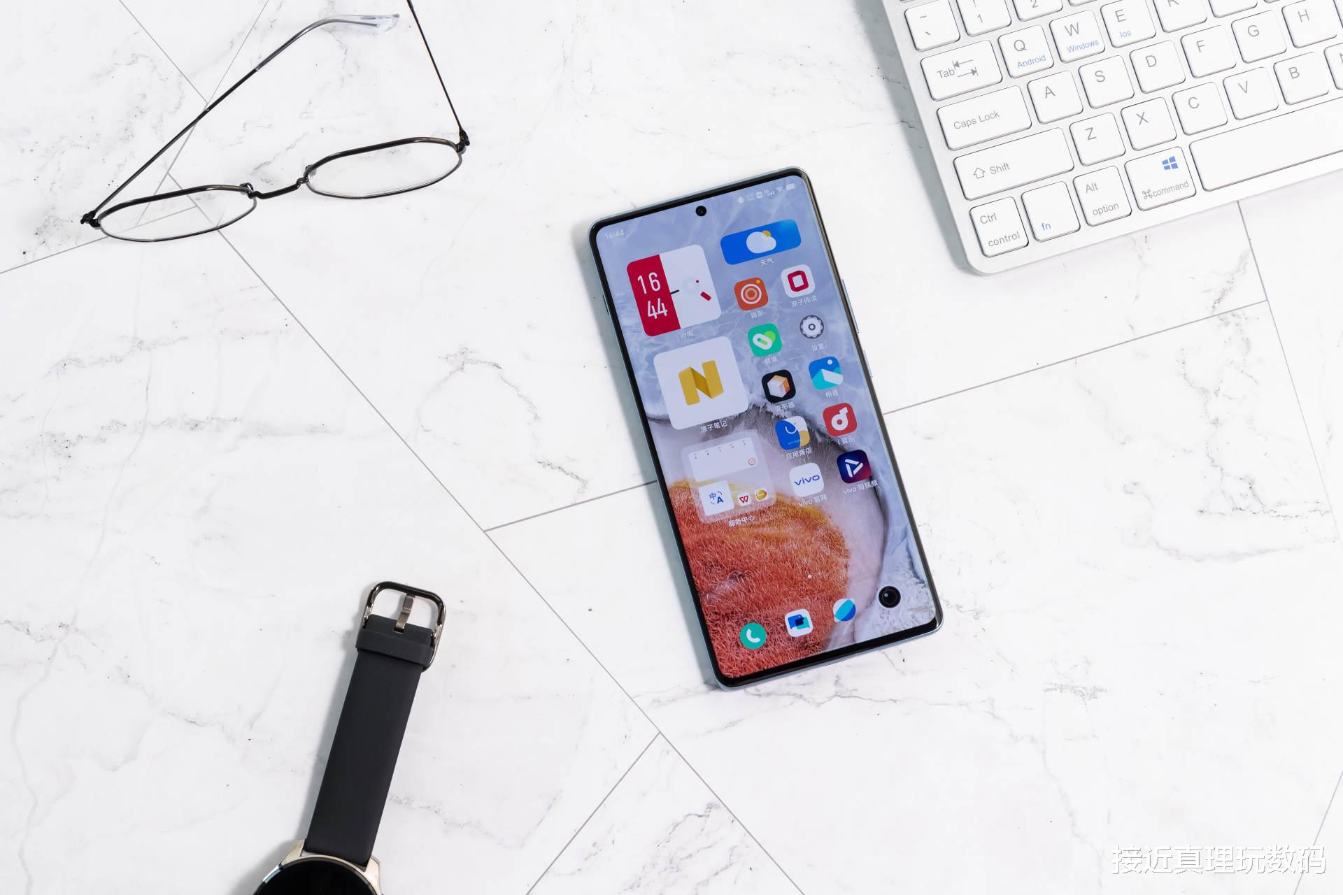 大屏|旗舰大屏提供便捷高效体验，vivo X Note化身新一代商务利器