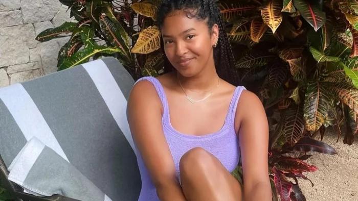 科比·布莱恩特|女大十八变 科比女儿真好看 身材爆表与帅气小伙在别墅里约会！