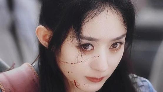 赵丽颖|赵丽颖是耿直还是装傻？碰瓷杨幂，被幂粉怒怼滚出娱乐圈