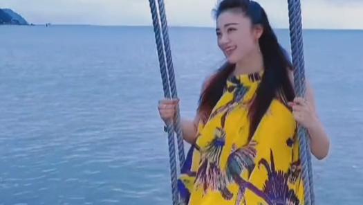 王小玮|玖月奇迹王小玮海边荡秋千！衣着宽松小腹微凸，被喊话和搭档复合