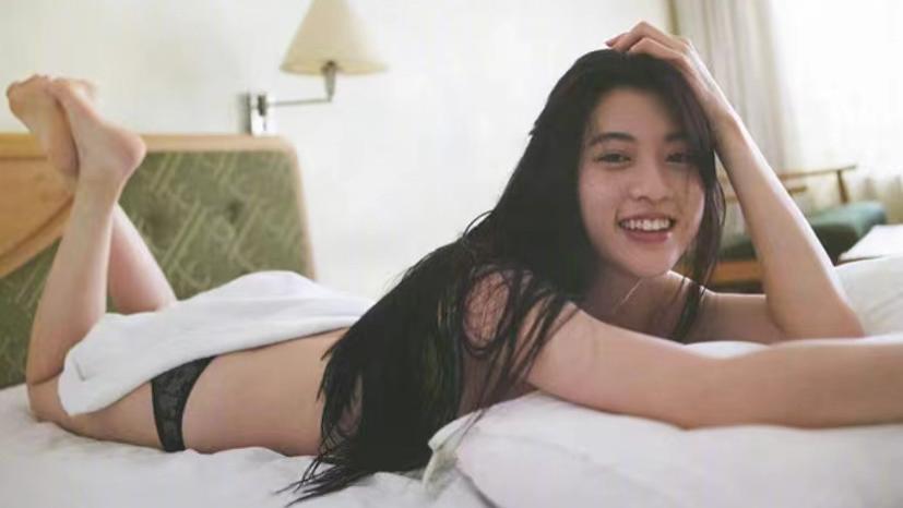 三吉彩花|毁三观！当红女星自爆高中时还与父亲同浴，曾给周杰伦MV当女主