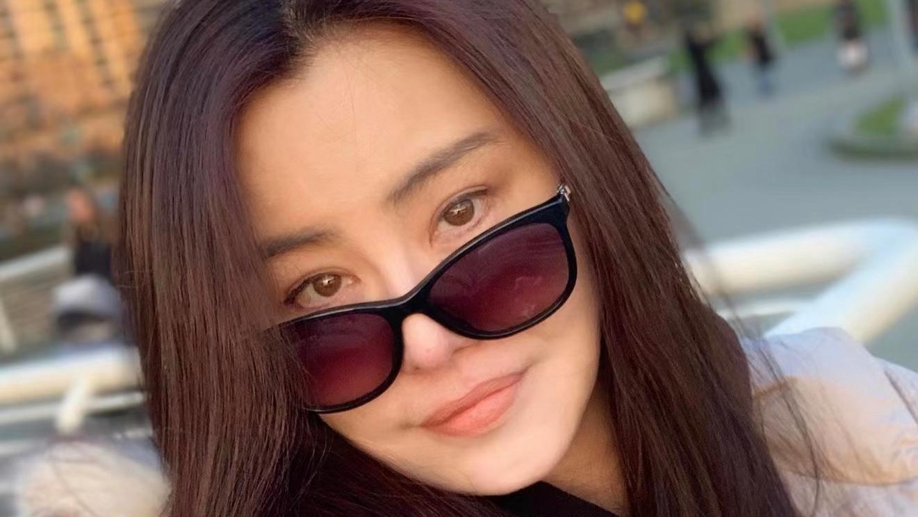 王祖贤|55岁王祖贤晒素颜近照！美丽动人不减当年，网友：她都不会变老吗