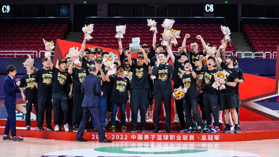 郭艾伦|郭艾伦生闷气原因！根本不是丢失MVP，或与高诗岩有关