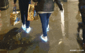 小米科技|“路由器上邦电池，信号特别强！”网友：宇航员都问我要密码！