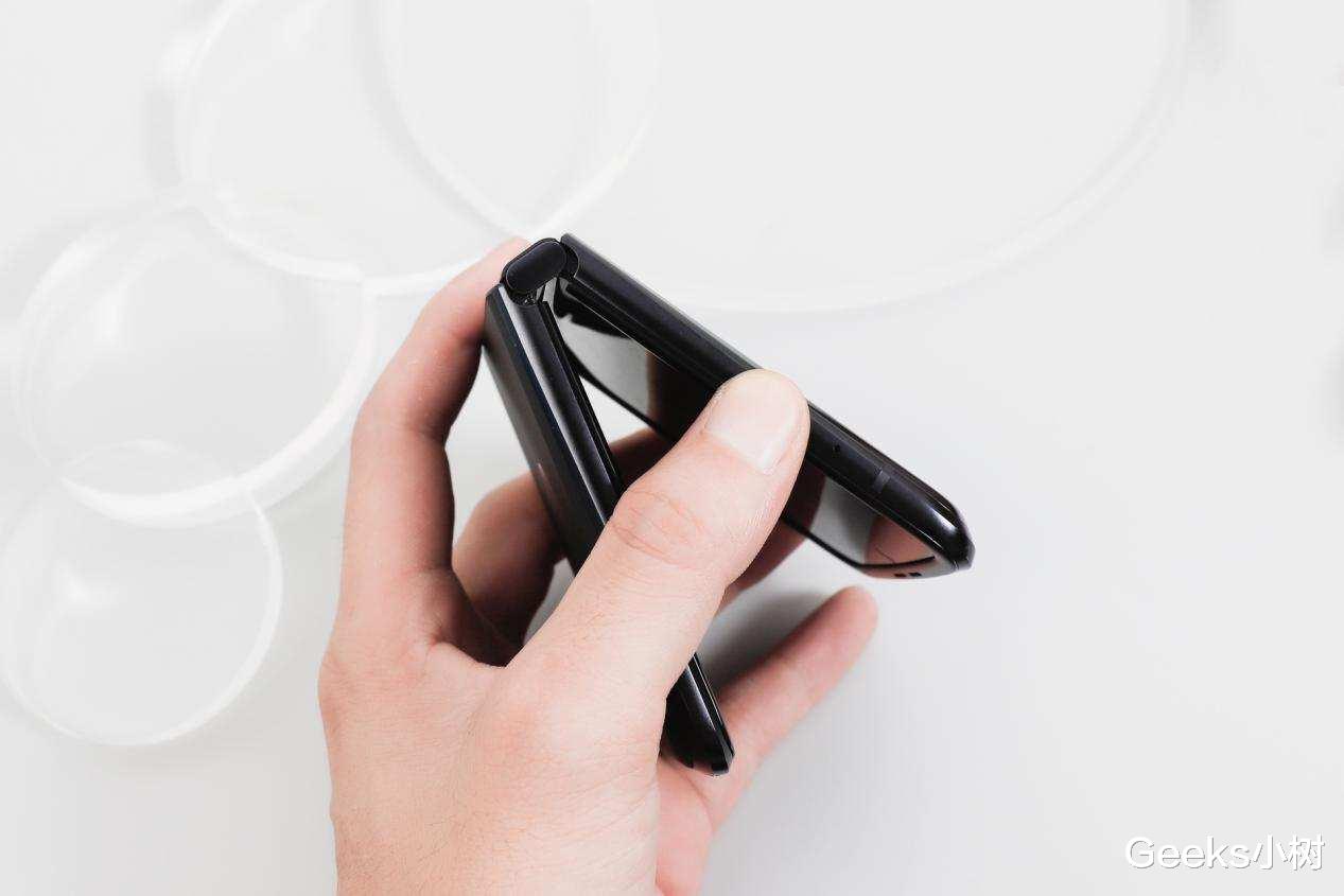 摩托罗拉|moto razr 2022折叠屏手机好用不?体验数周,这几点有必要告诉你