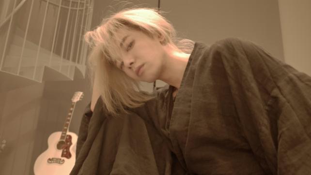 华晨宇|华晨宇2022年2月22日22点晒新发型，众网友直呼受不了