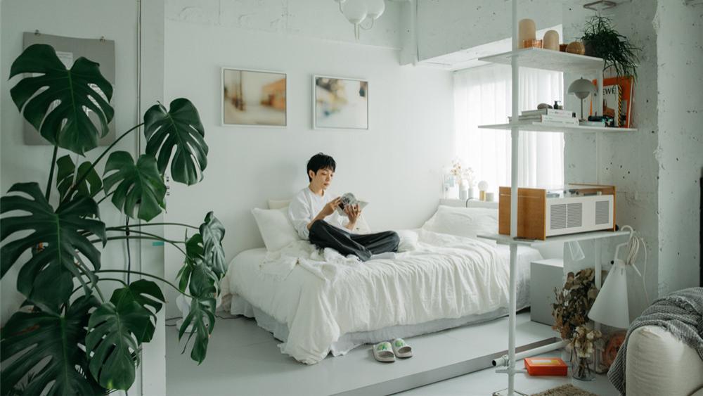 日本29岁小伙坚持“低欲望生活”，入住4年的家一尘不染，太自律