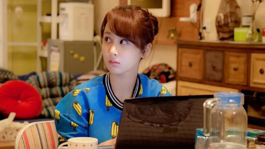 杨紫|杨紫：为拍戏四处找剧组，惊天一跪考入北电，饰演邱莹莹实属无奈