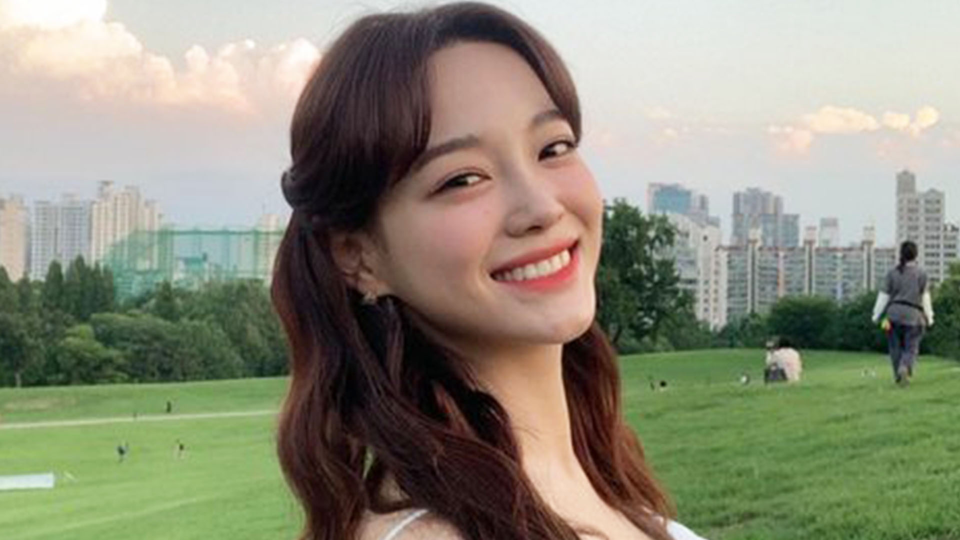 金世正|《社内相亲》爆火！金世正成“国民女友”，她还是宣传小能手