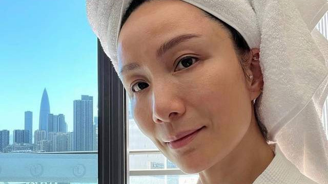 TVB|TVB知名女星晒素颜照！皮肤白里透红似少女，结婚14年没生小孩
