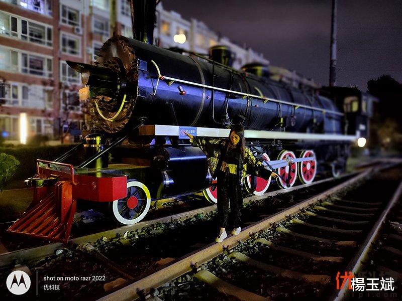 尼康|不妥协的折叠屏主力机 moto razr 2022优科技评测